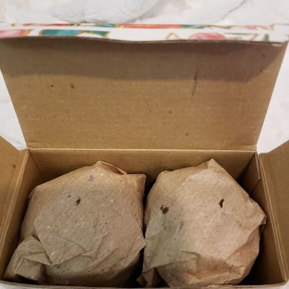 Salt & Pepper Shakers - Picture 4 of 8